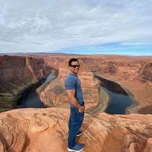 Meet your Posher, Sebastián